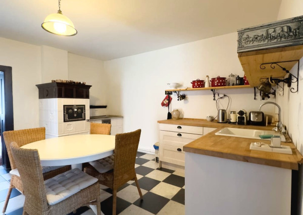 IBA U NÁS: Vidiecky dom so saunou a 3 spálňami – Cerová