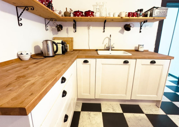 IBA U NÁS: Vidiecky dom so saunou a 3 spálňami – Cerová