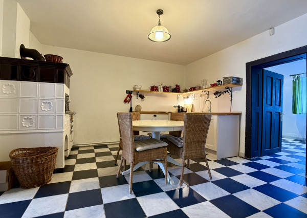 IBA U NÁS: Vidiecky dom so saunou a 3 spálňami – Cerová