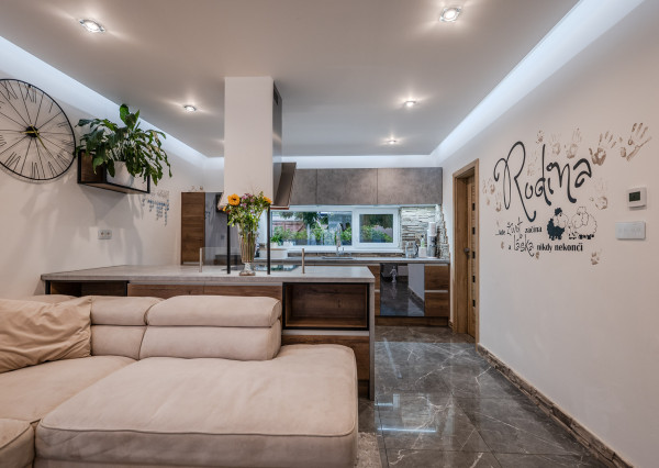 CSAK NÁLUNK! 4 szobás bungaló medencével eladó, Dunaszerdahely