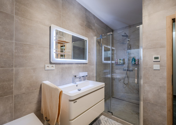 CSAK NÁLUNK! 4 szobás bungaló medencével eladó, Dunaszerdahely