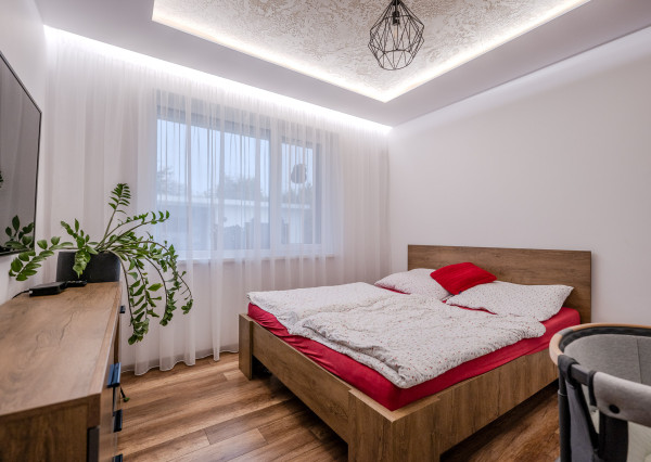 CSAK NÁLUNK! 4 szobás bungaló medencével eladó, Dunaszerdahely