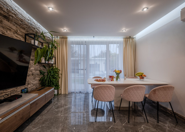 CSAK NÁLUNK! 4 szobás bungaló medencével eladó, Dunaszerdahely