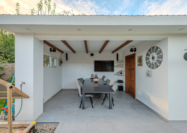 CSAK NÁLUNK! 4 szobás bungaló medencével eladó, Dunaszerdahely