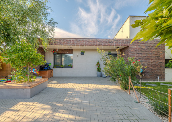 CSAK NÁLUNK! 4 szobás bungaló medencével eladó, Dunaszerdahely