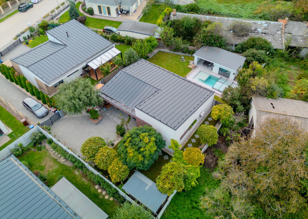 CSAK NÁLUNK! 4 szobás bungaló medencével eladó, Dunaszerdahely