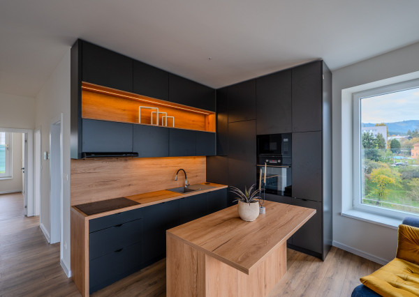 IBA U NÁS! Na predaj 3i štýlový byt v centre Čadce, 202m2