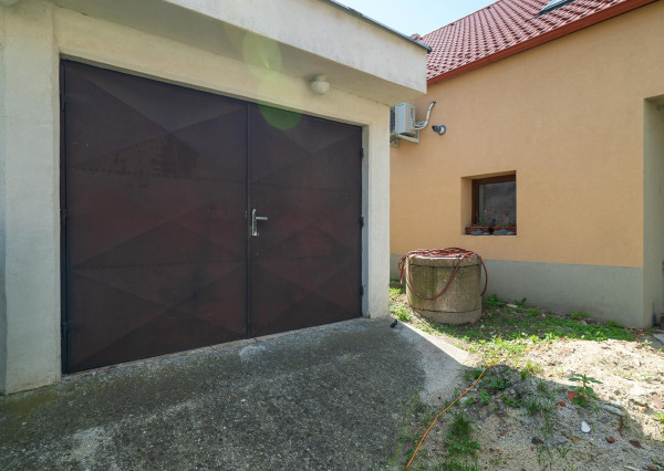 IBA U NÁS! Na predaj rodinný dom s garážou, Svätý Jur