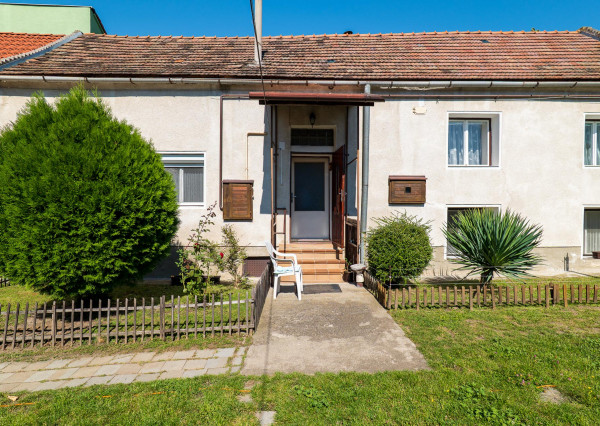 IBA U NÁS! Na predaj rodinný dom s garážou, Svätý Jur