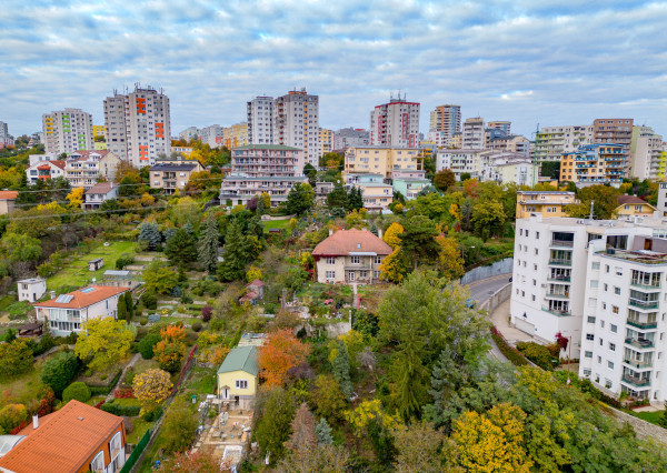 IBA U NÁS: Projekt vila / bytové domy, BA-Karlova Ves