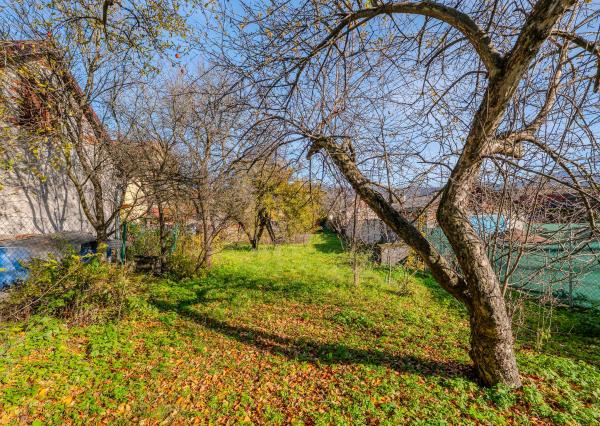 IBA U NÁS: Na predaj stavebný pozemok - 1460 m² v obci Mošovce