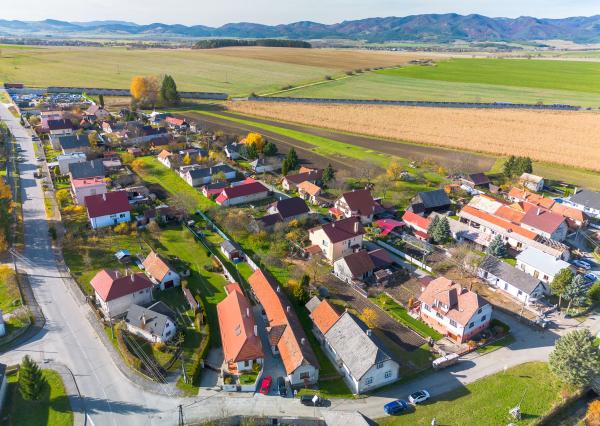 IBA U NÁS: Na predaj stavebný pozemok - 1460 m² v obci Mošovce