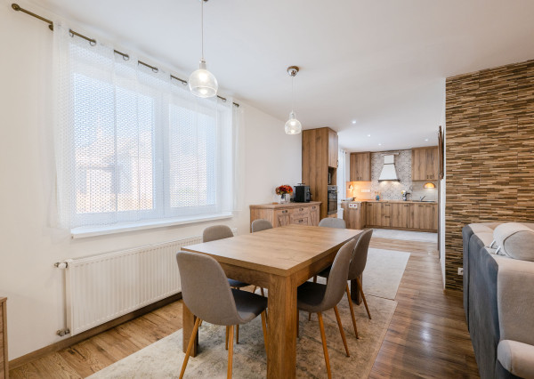 IBA U NÁS! Na predaj veľký 5i rod. dom v Kálnici 940m2, NVM