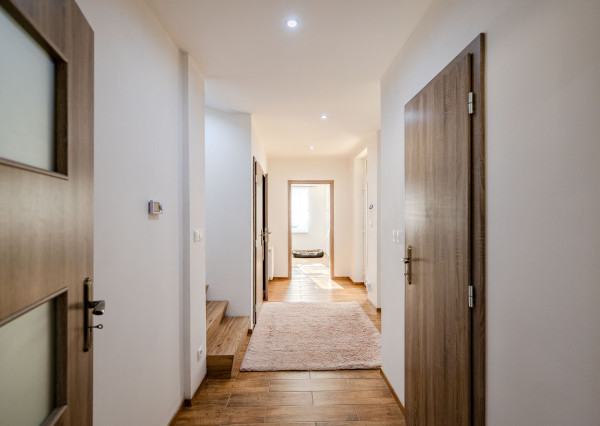 IBA U NÁS! Na predaj veľký 5i rod. dom v Kálnici 940m2,NMnV