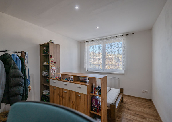 IBA U NÁS! Na predaj veľký 5i rod. dom v Kálnici 940m2,NMnV