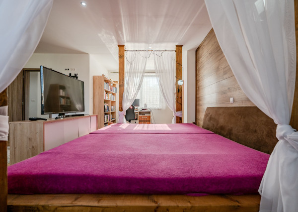 IBA U NÁS! Na predaj veľký 5i rod. dom v Kálnici 940m2,NMnV