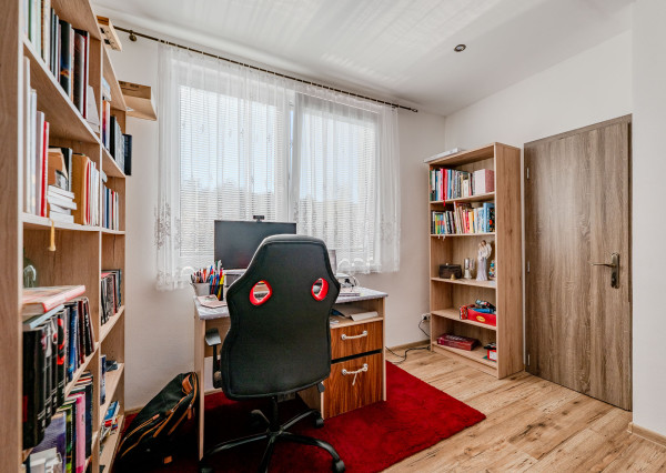 IBA U NÁS! Na predaj veľký 5i rod. dom v Kálnici 940m2,NMnV