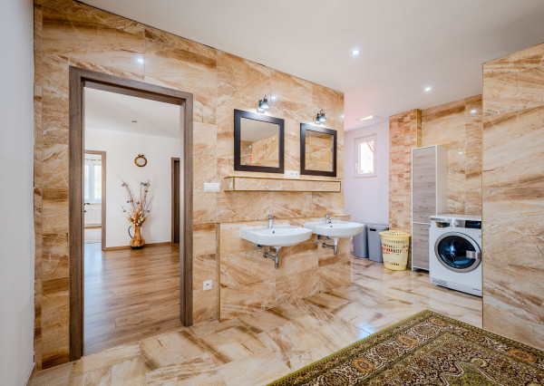 IBA U NÁS! Na predaj veľký 5i rod. dom v Kálnici 940m2,NMnV