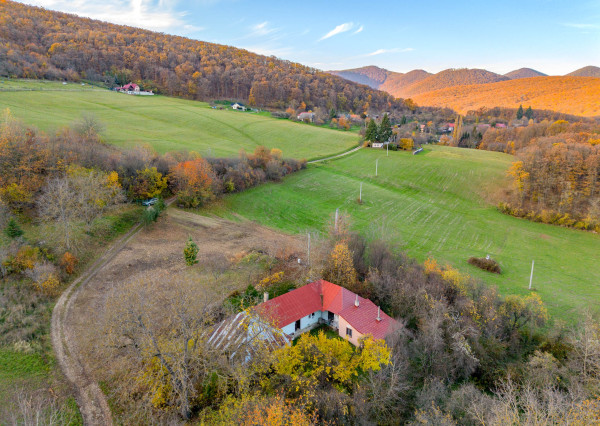 IBA U NÁS!Na predaj dom v krásnom prostredí, Haluzice, 775m2