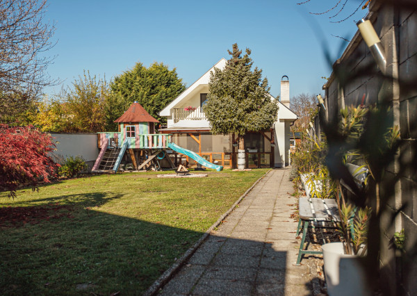 NA PREDAJ! Zrekonštruovaný rodinný dom v Ivanke pri Dunaji