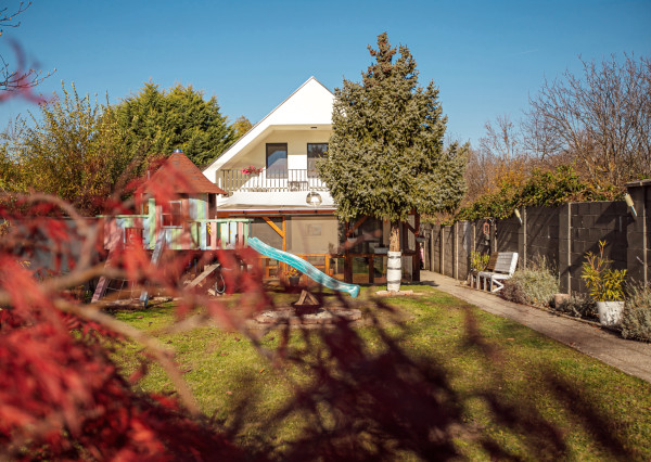 NA PREDAJ! Zrekonštruovaný rodinný dom v Ivanke pri Dunaji