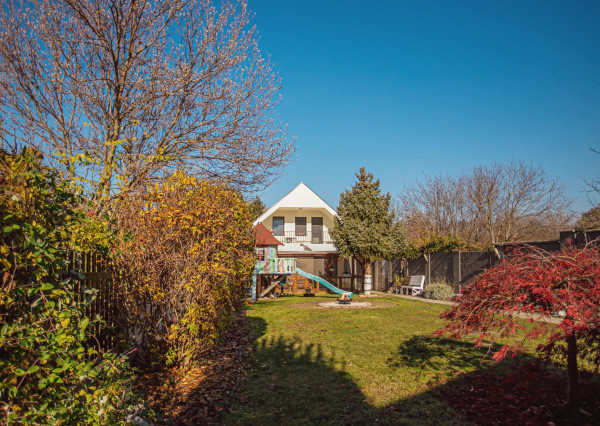 NA PREDAJ! Zrekonštruovaný rodinný dom v Ivanke pri Dunaji