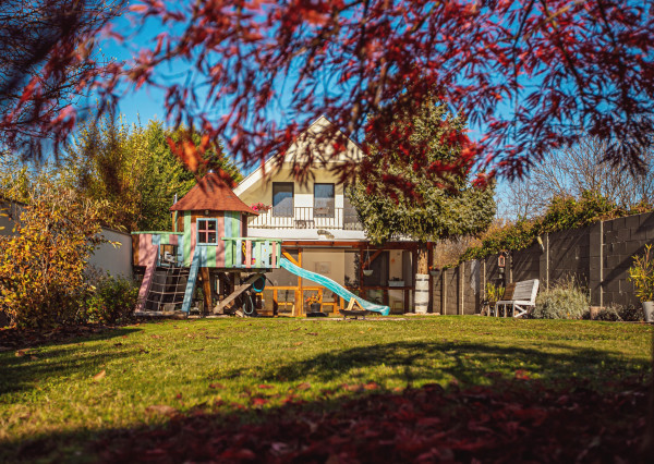 NA PREDAJ! Zrekonštruovaný rodinný dom v Ivanke pri Dunaji