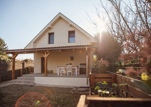 NA PREDAJ! Zrekonštruovaný rodinný dom v Ivanke pri Dunaji