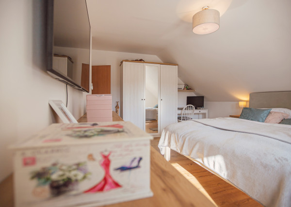 NA PREDAJ! Zrekonštruovaný rodinný dom v Ivanke pri Dunaji