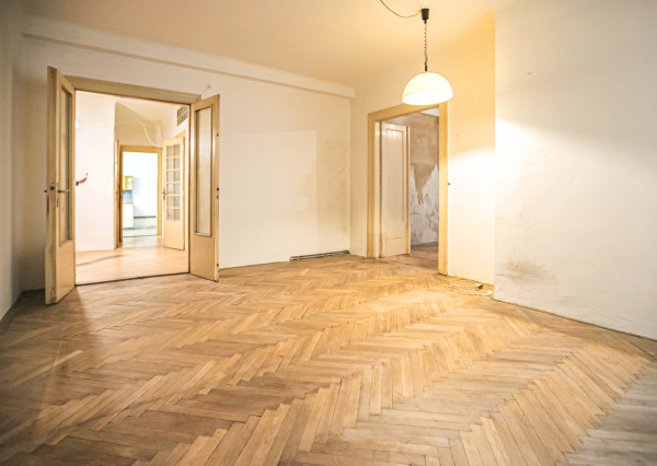 IBA U NÁS! Staromestský 2i byt v pôv. stave,83 m², Holubyho.