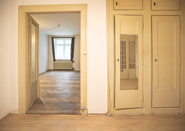 IBA U NÁS! Staromestský 2i byt v pôv. stave,83 m², Holubyho.