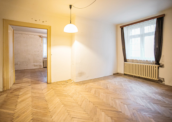 IBA U NÁS! Staromestský 2i byt v pôv. stave,83 m², Holubyho.