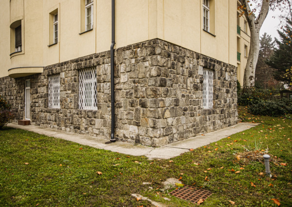 IBA U NÁS! Staromestský 2i byt v pôv. stave,83 m², Holubyho.