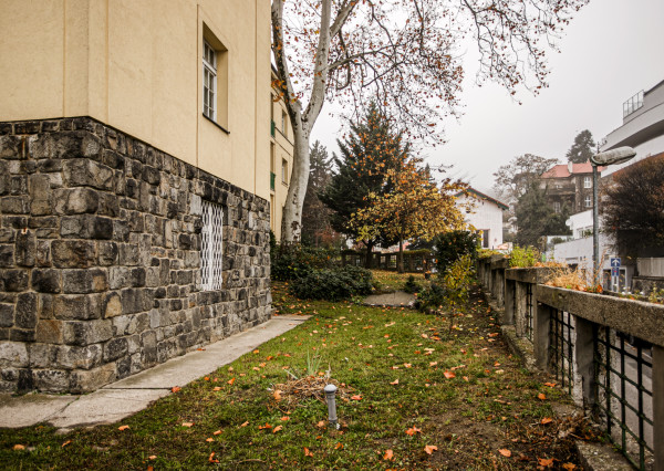 IBA U NÁS! Staromestský 2i byt v pôv. stave,83 m², Holubyho.