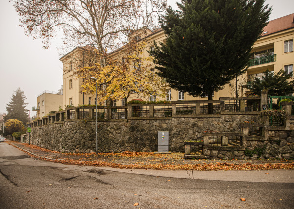 IBA U NÁS! Staromestský 2i byt v pôv. stave,83 m², Holubyho.