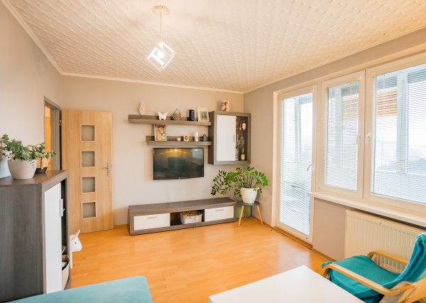 IBA U NÁS ! Na predaj priestranný 3i byt, 70m2, Trenčín, Hollého ul.