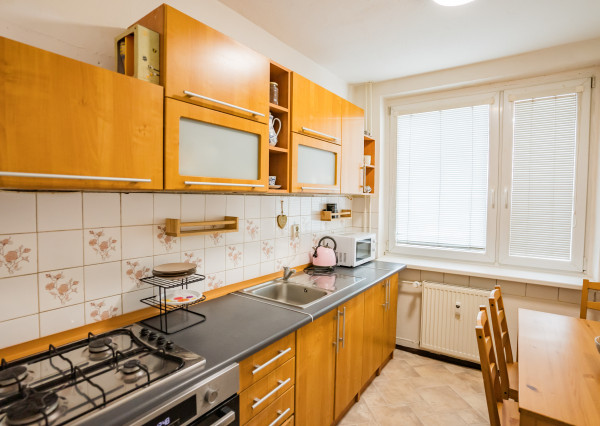 IBA U NÁS ! Na predaj priestranný 3i byt, 70m2, Trenčín, Hollého ul.