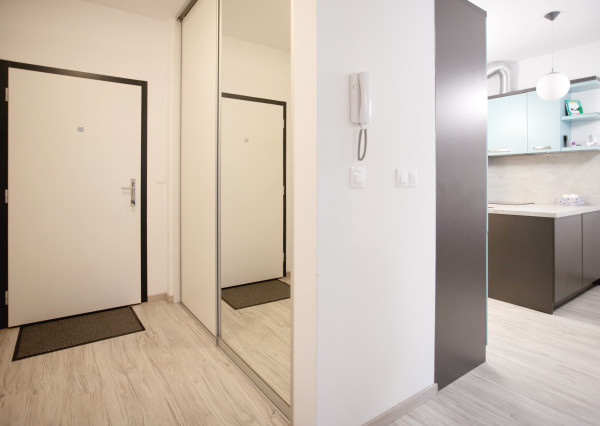 IBA U NÁS! Na predaj moderný 2-izbový byt, BA - Petržalka