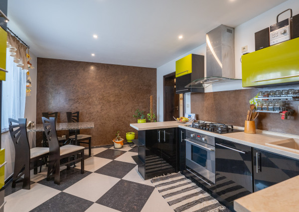 NA PREDAJ - Priestranný 5i rodinný dom, 190m2, Žilina, Varín