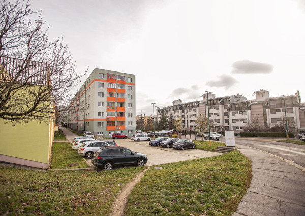 IBA U NÁS! 3-izbový zariadený byt, Dlhé diely, Bratislava