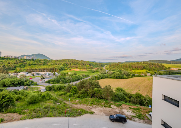 IBA U NÁS! Kráasny 3 izbový byt s výhľadom , Pov. Bys., 71m2