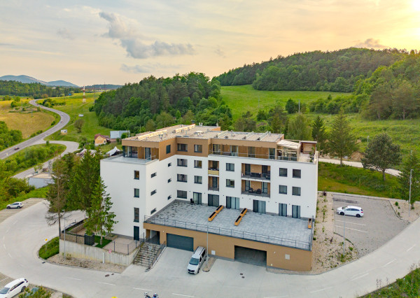 IBA U NÁS! Kráasny 3 izbový byt s výhľadom , Pov. Bys., 71m2