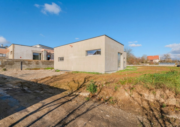 PRIPRAVUJEME! Na predaj 4i rodinný dom, Dvorec, 572m2, BNB