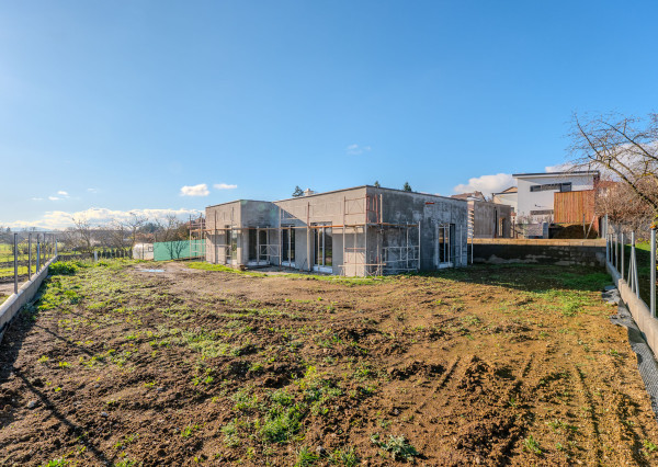 PRIPRAVUJEME! Na predaj 4i rodinný dom, Dvorec, 572m2, BNB