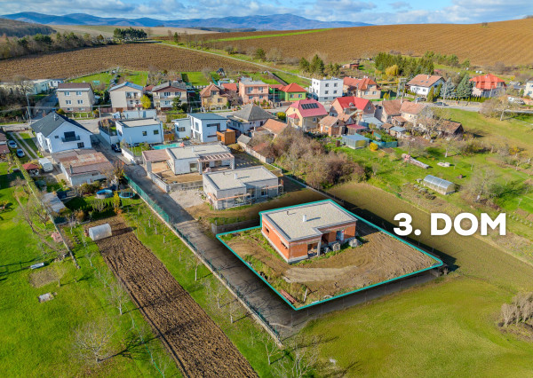 PRIPRAVUJEME! Na predaj 4i dom, hrubá stavba, Dvorec,569m2