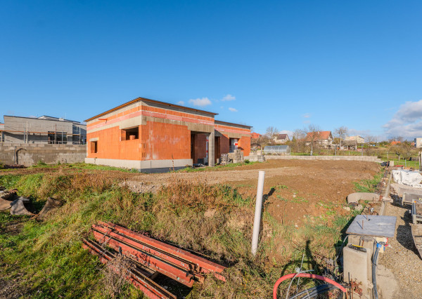 PRIPRAVUJEME! Na predaj 4i dom, hrubá stavba, Dvorec,569m2