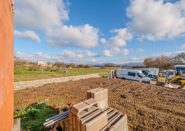 PRIPRAVUJEME! Na predaj 4i dom, hrubá stavba, Dvorec,569m2