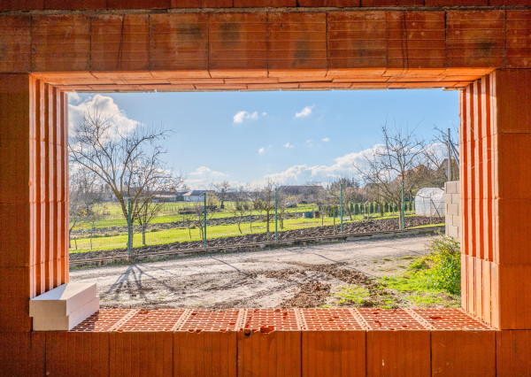 PRIPRAVUJEME! Na predaj 4i dom, hrubá stavba, Dvorec,569m2