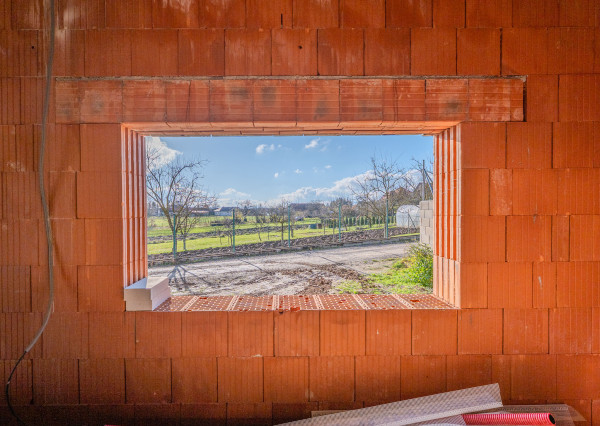 PRIPRAVUJEME! Na predaj 4i dom, hrubá stavba, Dvorec,569m2