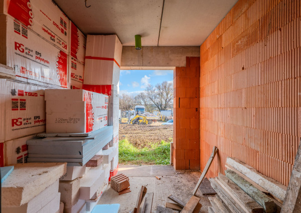 PRIPRAVUJEME! Na predaj 4i dom, hrubá stavba, Dvorec,569m2